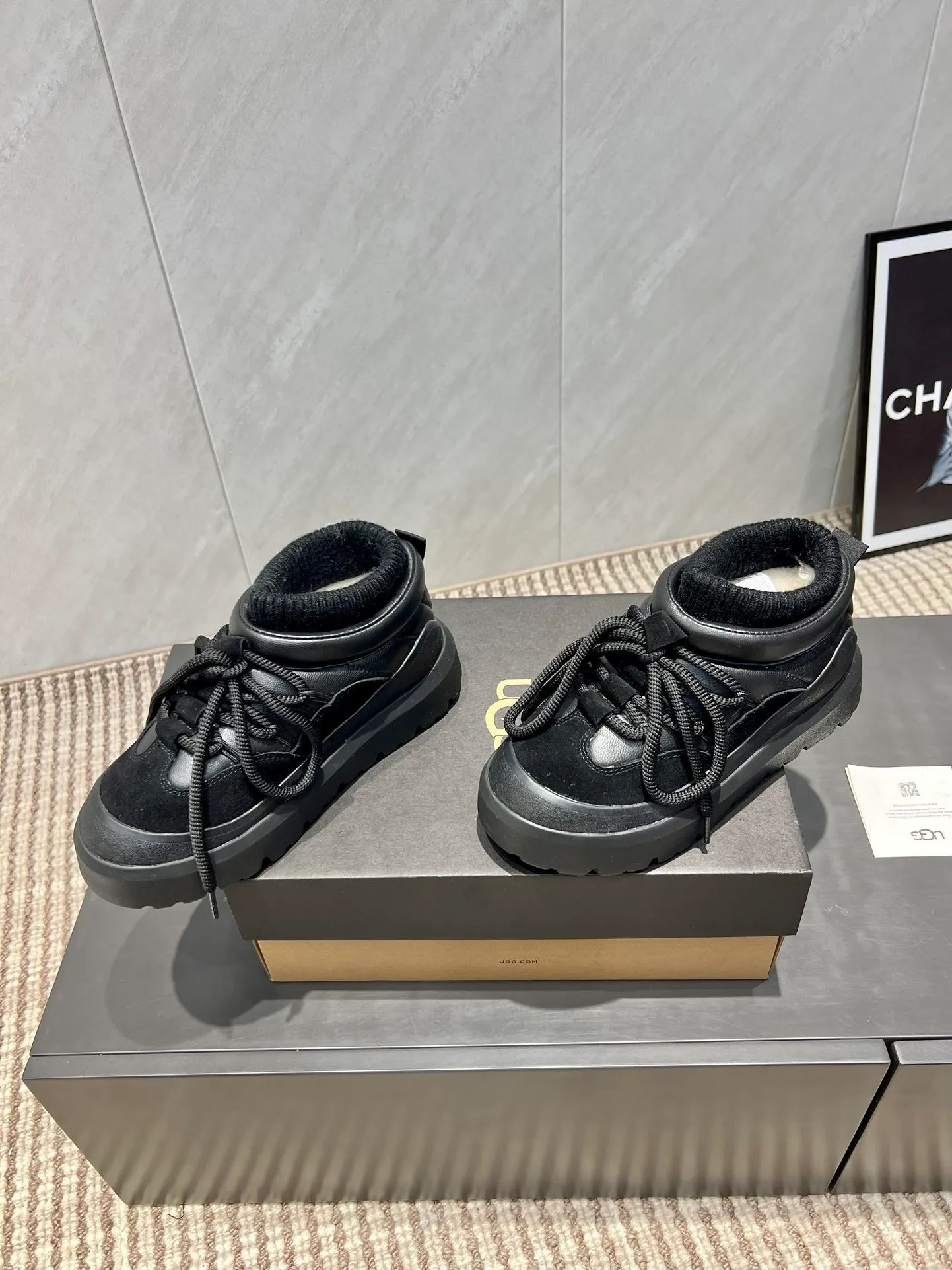 Factory: Couple P620💰 "Exclusive top version" UGG~25vs popular platform thick-soled casual shoes series... [Couple's thick-soled Maori casual shoes] A shoe that will not clash with shirts, simple partition design ➕ spotted outsole, silk curly upper, a must-have for autumn and winter, can be worn with any pants or skirt, very comfortable and good-looking... ❶Fabric: Original customized cow ➕ Sheepskin ❷Inner lining: original customized wool ❸Feet: original customized sheepskin ❹Outsole: original molded foam outsole ❺Number: 35-44 (Female 41. Male 45. Customized, non-returnable) ❻Packaging: Original full set of packaging ☀Color: Official website updated simultaneously